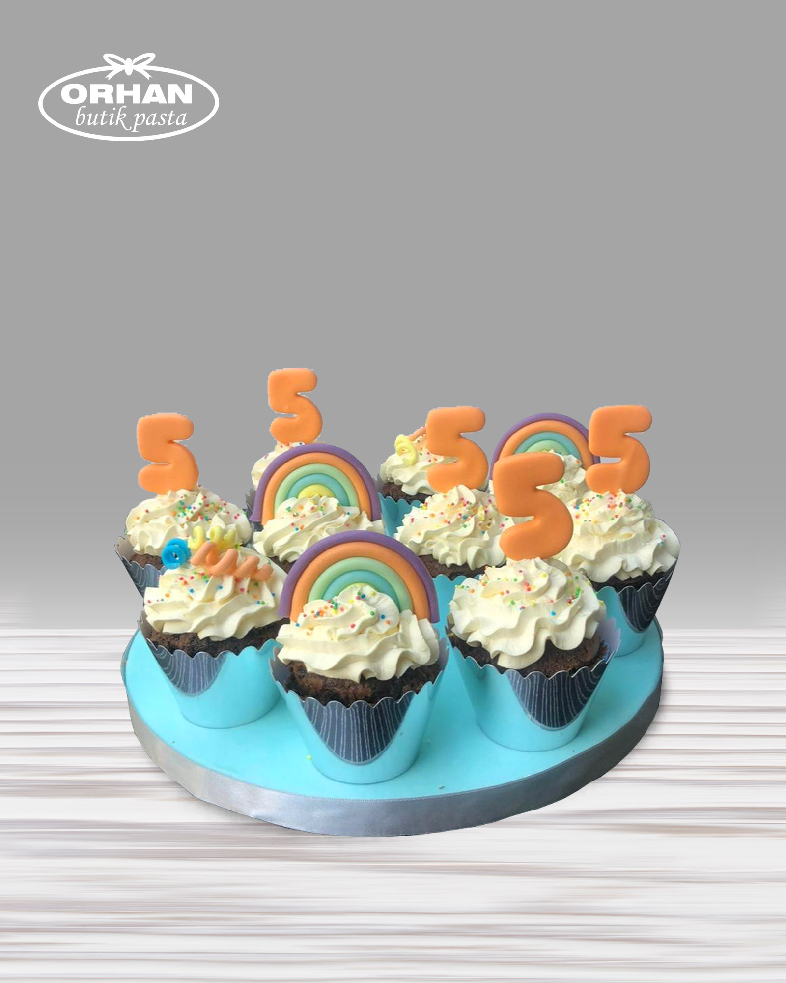 Kremalı Tasarım Cupcake